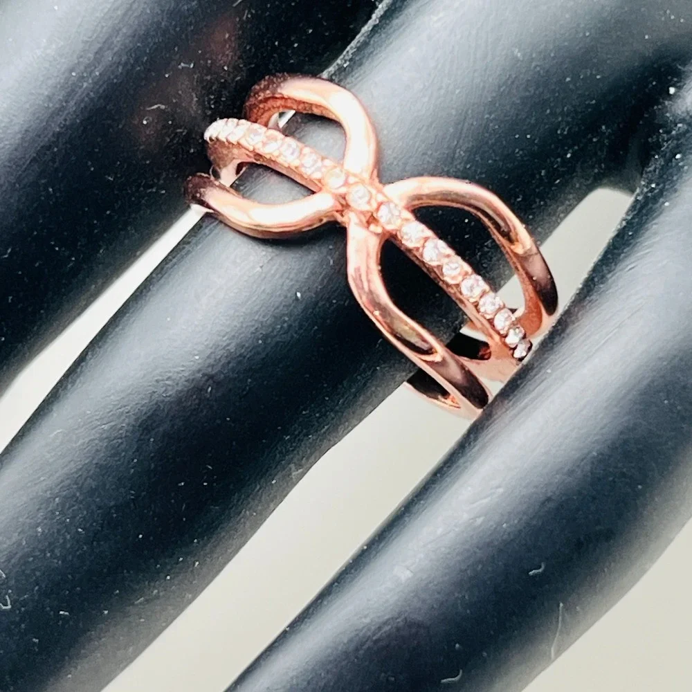 Rose Gold Tone Ring Band Size 7 Criss Cross Crystal Accent Classic Style